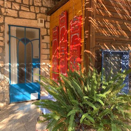 בית האבן העתיק מ-1885 עם מגונית פרטית בחצר Rosh Pinna Εξωτερικό φωτογραφία