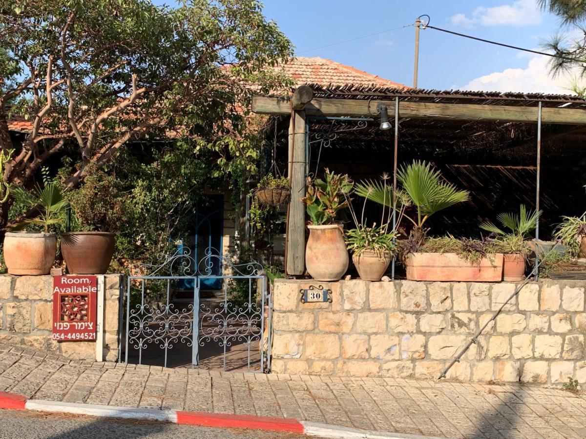 בית האבן העתיק מ-1885 עם מגונית פרטית בחצר Rosh Pinna Εξωτερικό φωτογραφία