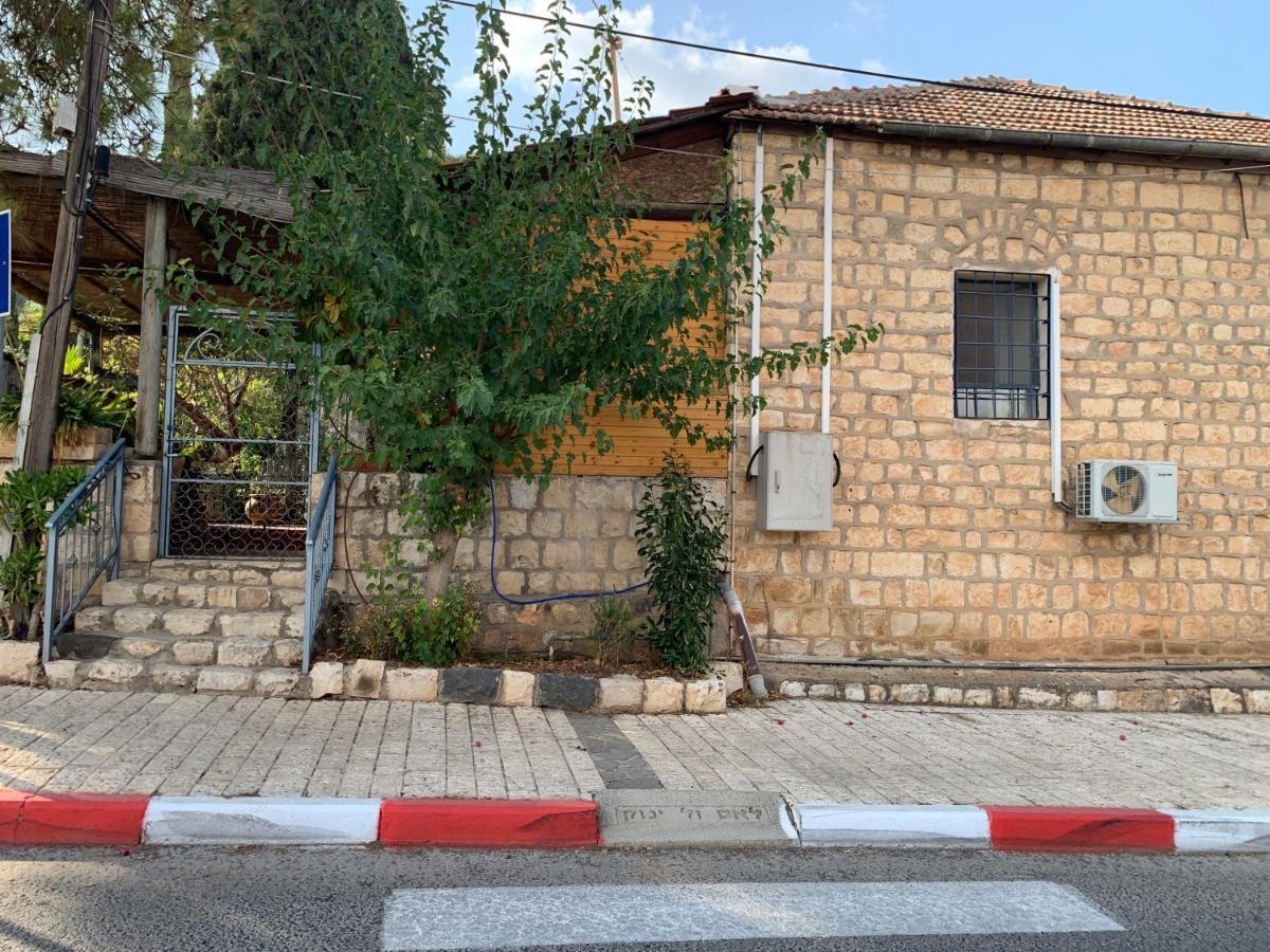 בית האבן העתיק מ-1885 עם מגונית פרטית בחצר Rosh Pinna Εξωτερικό φωτογραφία