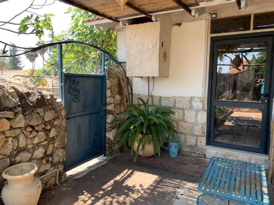 בית האבן העתיק מ-1885 עם מגונית פרטית בחצר Rosh Pinna Εξωτερικό φωτογραφία